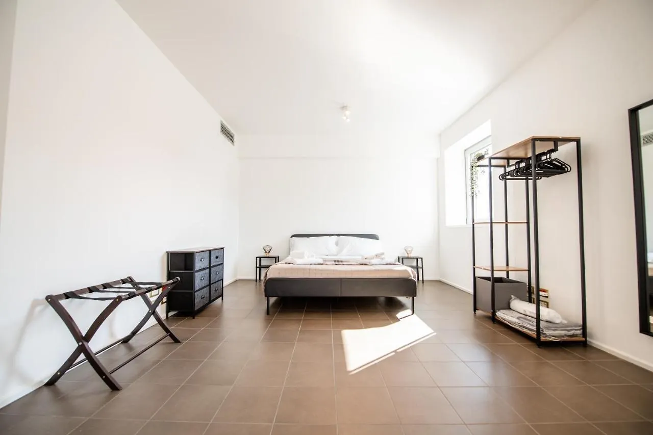 350 M Dalla Stazione L Parcheggio Free L Nova Loft Lägenhet Parma 0*,  Italien